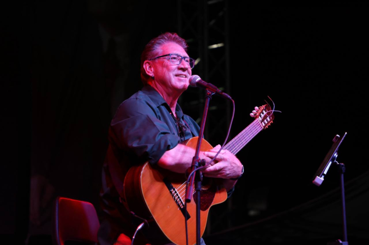 Edremit Kitap Fuarı'nda şiir, siyaset, müzik ve tarih bir aradaydı - Bursa Hayat Gazetesi-5