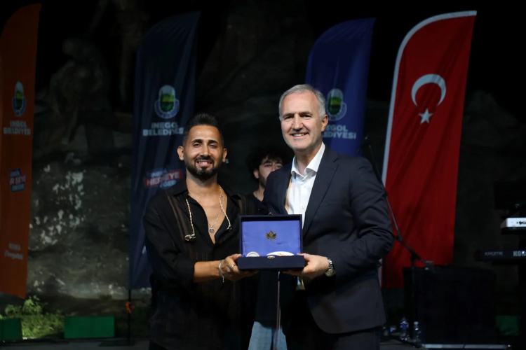 İnegöl’de yaz coşkusu Aydın Şahin konseriyle zirve yaptı - Bursa Hayat Gazetesi-5