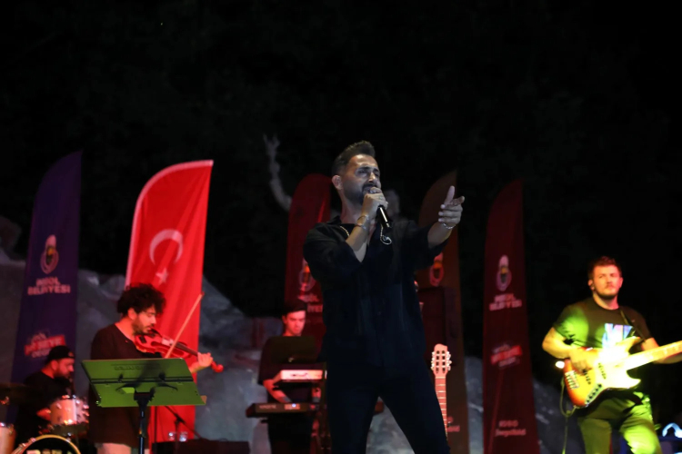 İnegöl’de yaz coşkusu Aydın Şahin konseriyle zirve yaptı - Bursa Hayat Gazetesi-4