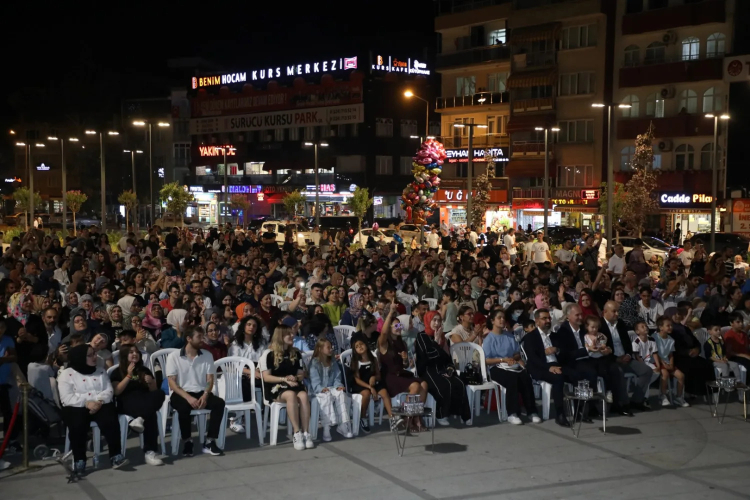 İnegöl’de yaz coşkusu Aydın Şahin konseriyle zirve yaptı - Bursa Hayat Gazetesi-2
