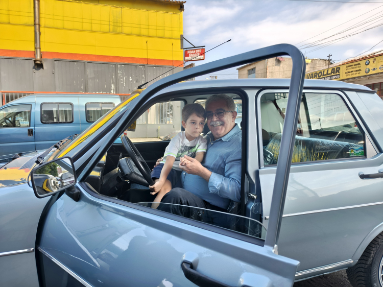 41 yıl sonra ilk otomobiline kavuştu: “Maviş” yeniden hayata döndü-Bursa Hayat Gazetesi-4