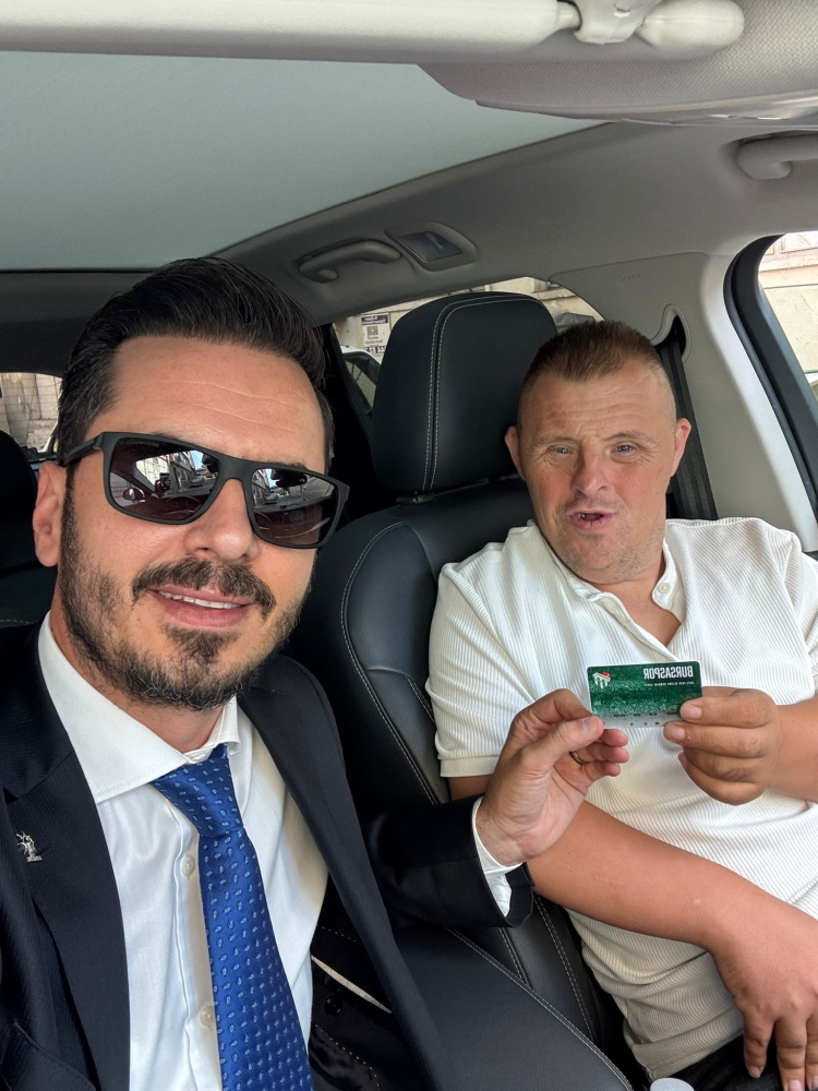 Başkan Kurtuluş'tan anlamlı hediye!-Bursa Hayat Gazetesi-2