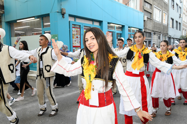 Balkan kültürü Bursa sokaklarında hayat buldu - Bursa Hayat Gazetesi-6