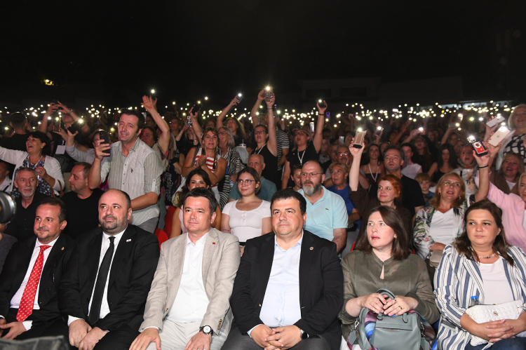 Osmangazi'de Balkan rüzgarı... Folklor, müzik ve dansın buluşması - Bursa Hayat Gazetesi-2