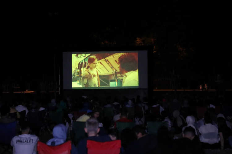 İnegöl’de açık hava sinemayla nostaljik bir yaz gecesi - Bursa Hayat Gazetesi-3