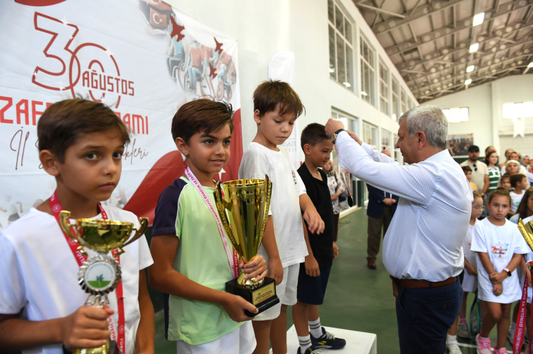 Bursa’da 30 Ağustos Zafer Bayramı coşkusu tenis turnuvası ile taçlandı - Bursa Hayat Gazetesi-3