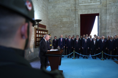 Cumhurbaşkanı Erdoğan’dan Anıtkabir Özel Defteri’ne anlamlı mesaj
