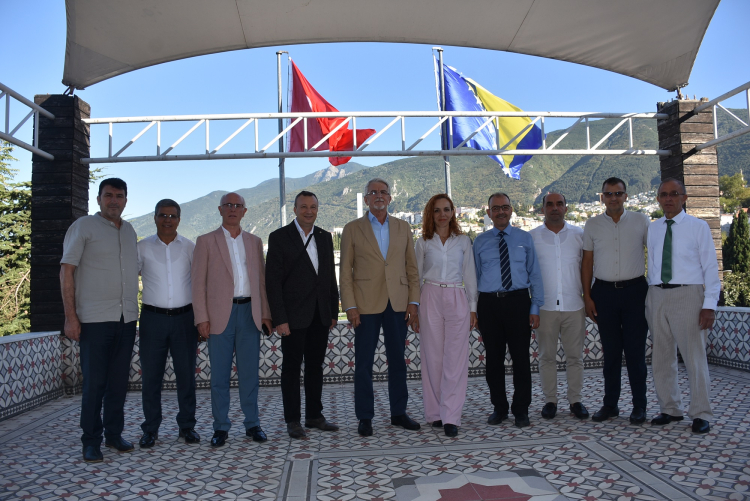 Bursa’daki Balkan derneklerinden Muzaffer Çilek’e anlamlı ziyaret - Bursa Hayat Gazetesi-2