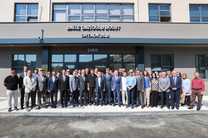 Bursa Valisi Ayyıldız'dan, Baise Gazioğlu Bosut Ortaokulu’na ziyaret!