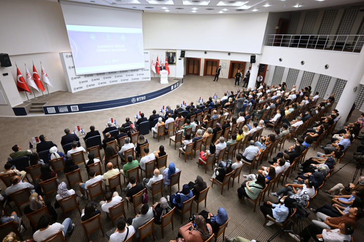 Bursa’da YKS’de ilk 1000’e giren öğrenciler ödüllendirildi - Bursa Hayat Gazetesi-4