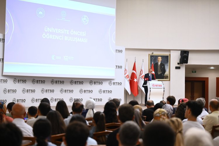 Bursa’da YKS’de ilk 1000’e giren öğrenciler ödüllendirildi - Bursa Hayat Gazetesi-3