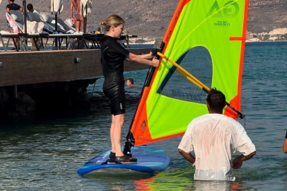 Hazal Kaya’dan yaz tatiline veda!