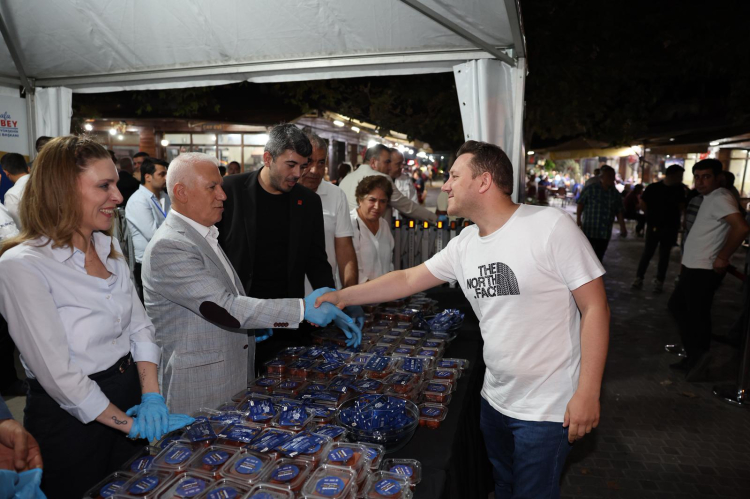 Bursa Büyükşehir Belediyesi’nden 17 ilçede tatlı ikramı - Bursa Hayat Gazetesi-3