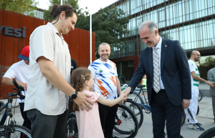 İnegöl’de bisikletle şehir turu! Her yaştan insan katıldı -Bursa Hayat-2