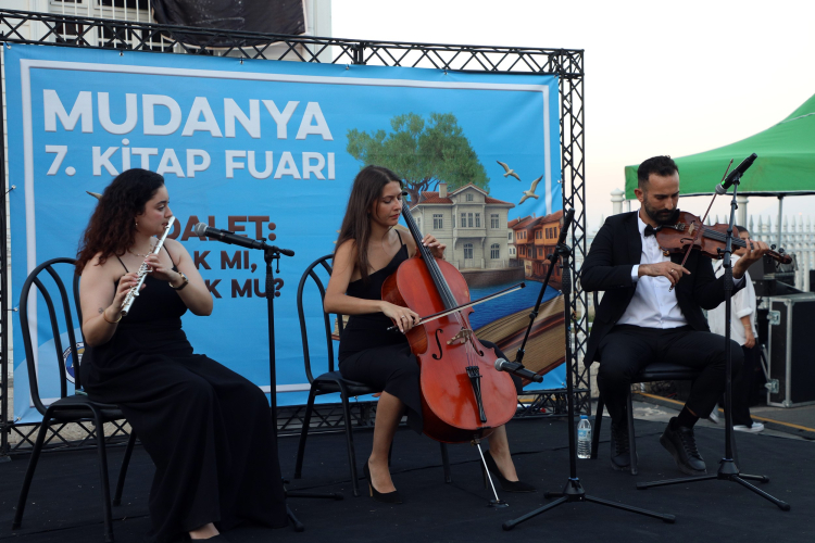 Mudanya Kitap Fuarı “Adalet: Hak mı, Hukuk mu?” temasıyla başladı - Bursa Hayat Gazetesi-3