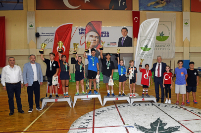 Osmangazi’de Masa Tenisi Turnuvası! Minik sporcular kıyasıya yarıştı