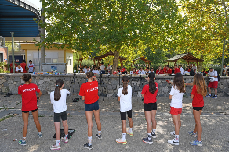 Osmangazi'nin sporcuları 500 kitapla ormanlara nefes oldu - Bursa Hayat Gazetesi-3