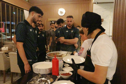 Bursaspor galibiyetini Mersin’in lezzetiyle kutladı