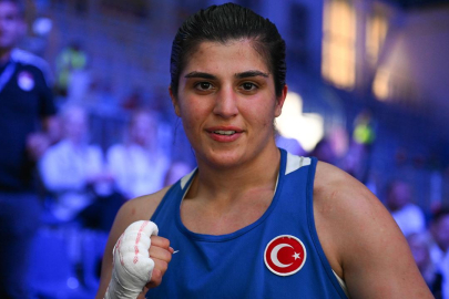 Busenaz Sürmeneli, Dünya Boks Şampiyonası’nda çeyrek finale yükseldi