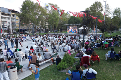 İnegöl Heykel Meydanı’nda voleybol ve futbol heyecanı