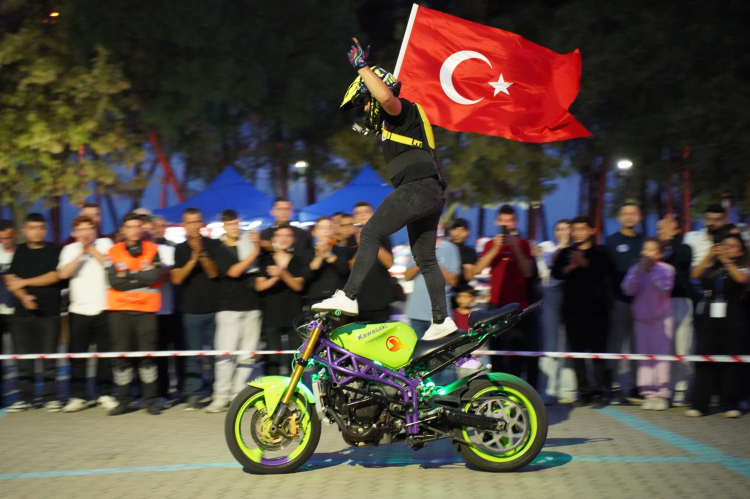 Orhangazi’de GaziFest coşkusu Zeynep Bastık konseriyle zirveye ulaştı - Bursa Hayat Gazetesi-4