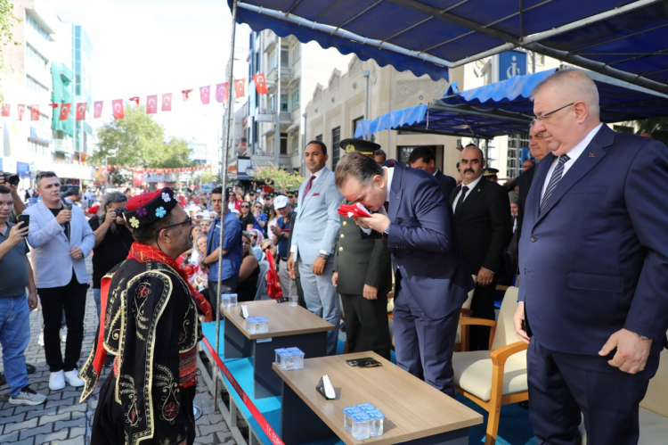 103 yıllık gurur: Edremit’in kurtuluşu törenlerle kutlandı - Bursa Hayat Gazetesi-3