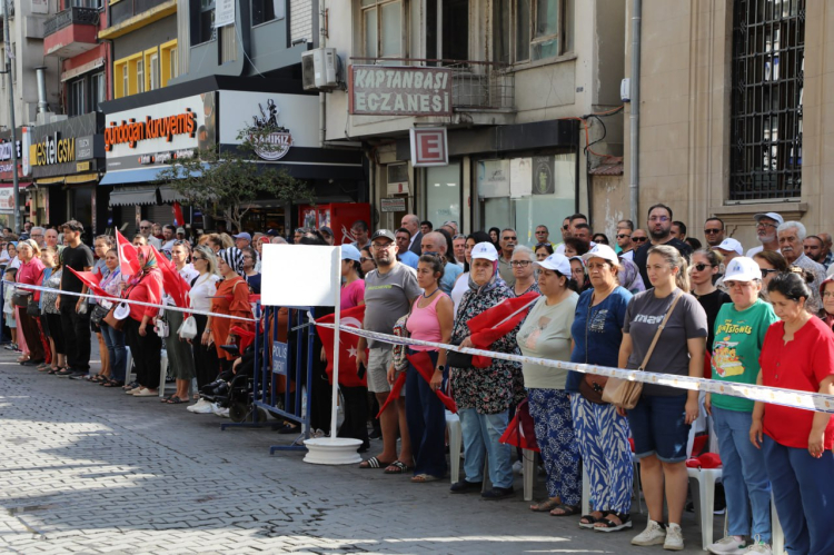 103 yıllık gurur: Edremit’in kurtuluşu törenlerle kutlandı - Bursa Hayat Gazetesi-5