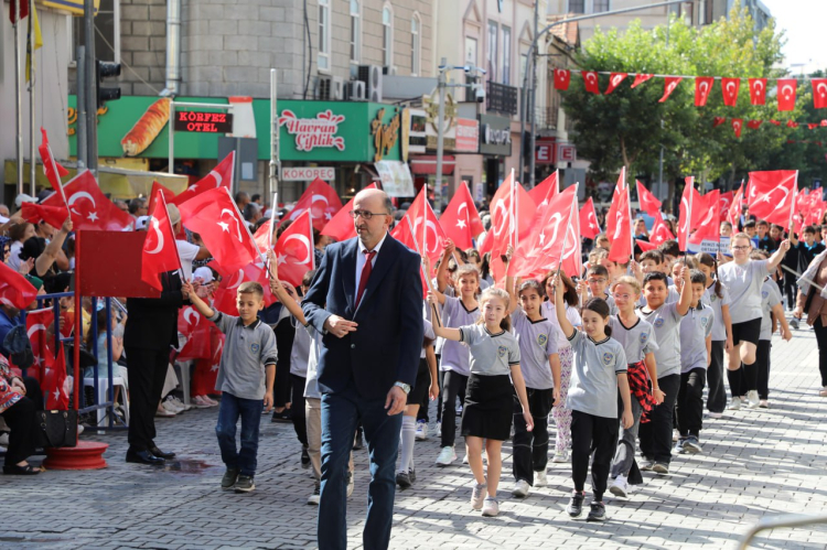 103 yıllık gurur: Edremit’in kurtuluşu törenlerle kutlandı - Bursa Hayat Gazetesi-7