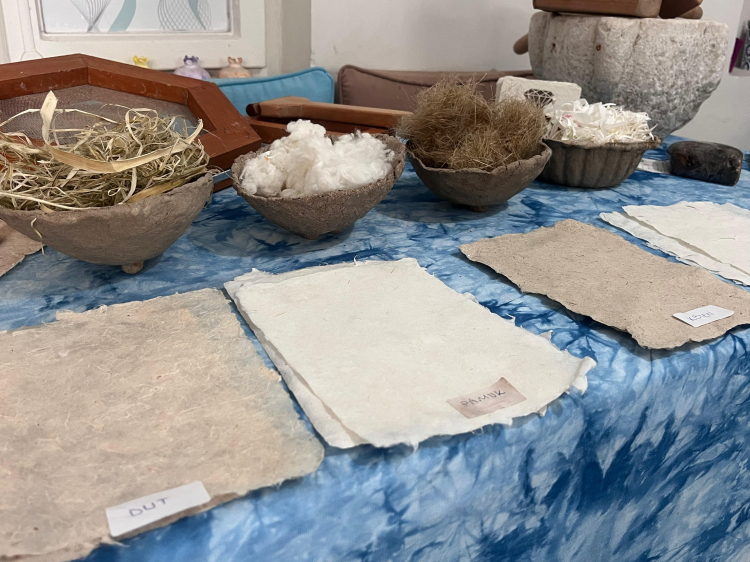 Bursa’da ebru sanatçısı Emine Elmas Türkiye’de yılın ahisi seçildi - Bursa Hayat Gazetesi-4