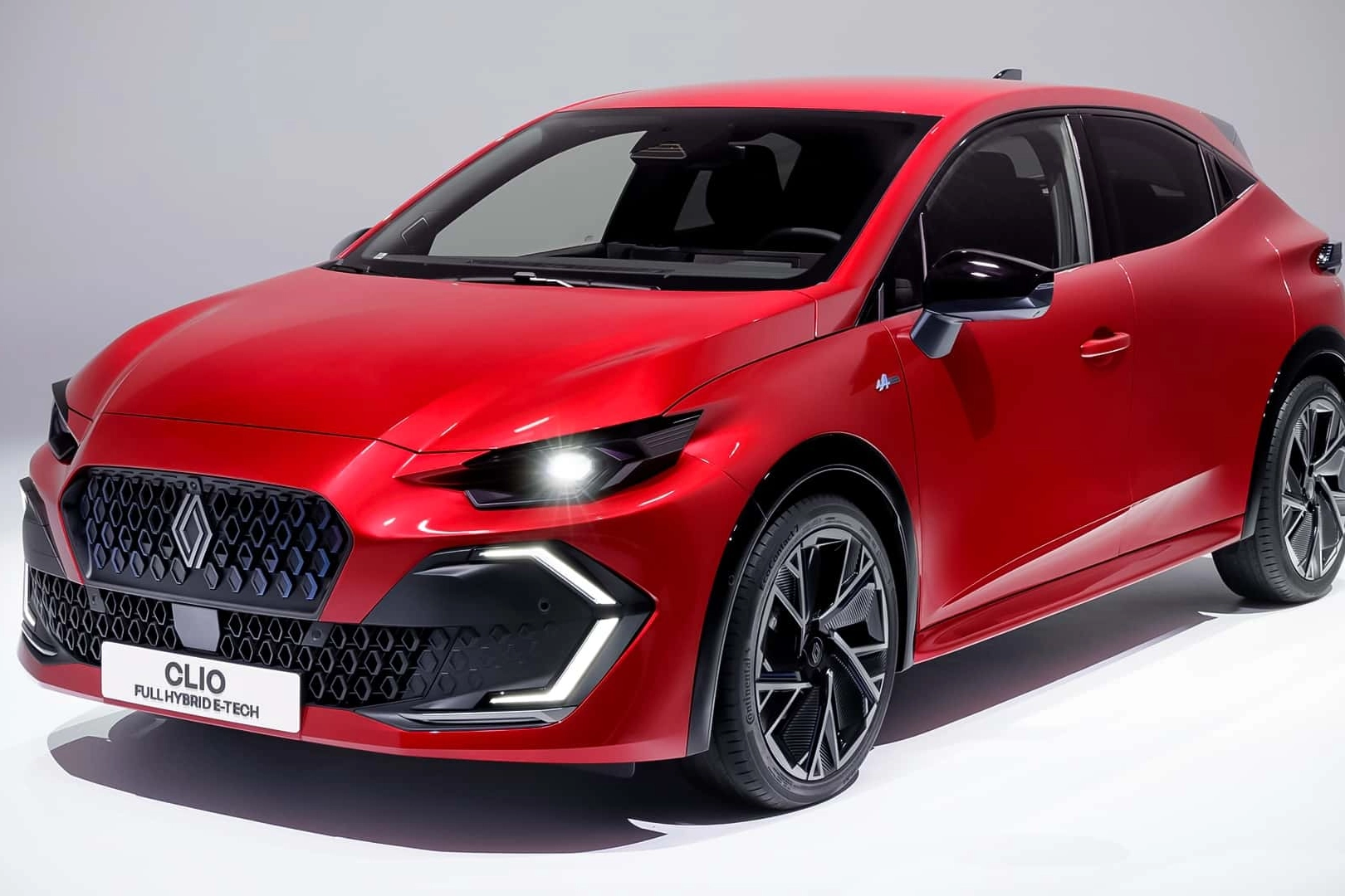 Bursa üretimi yeni Renault Clio tanıtıldı! Yakıt tasarrufunda sınıf atladı