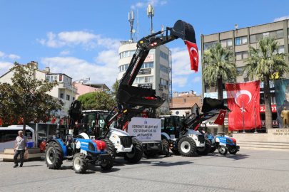Belediye öz sermayesi ile aldığı 5 iş makinesini sergiledi
