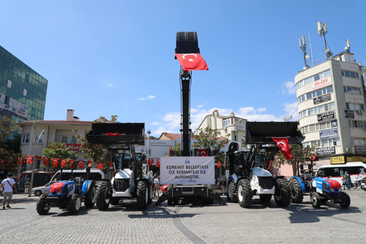Belediye öz sermayesi ile aldığı 5 iş makinesini sergiledi - Bursa Hayat Gazetesi-3