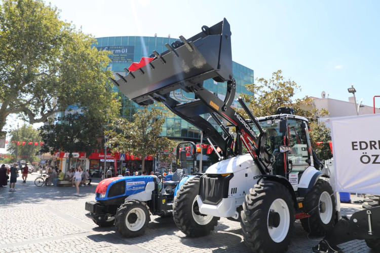 Belediye öz sermayesi ile aldığı 5 iş makinesini sergiledi - Bursa Hayat Gazetesi-2