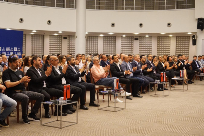 ARNİAD'dan üyelerine ve genç girişimcilere ekonomi rehberi