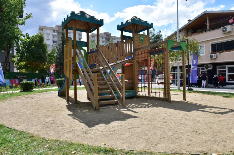 Bursa’da 'Gülümseyen Sokak' miniklere emanet edildi - Bursa Hayat Gazetesi-2