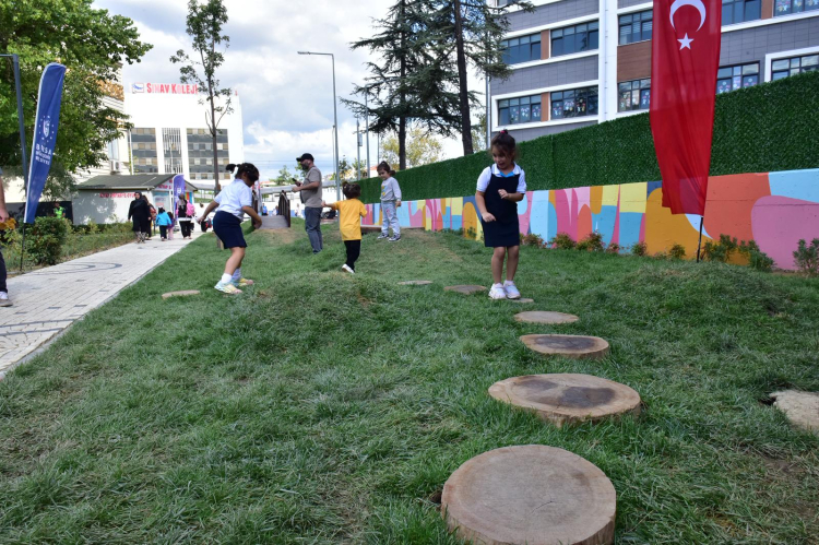 Bursa’da 'Gülümseyen Sokak' miniklere emanet edildi - Bursa Hayat Gazetesi-5