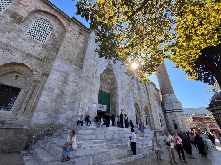 Bursa Ulu Camii’deki “Dört Vav” sırrı - Bursa Hayat Gazetesi-2