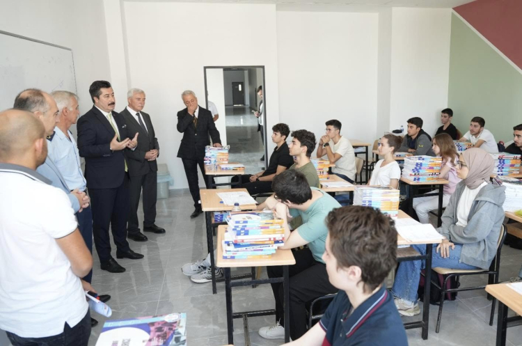 Bursa Yenişehir’de üniversite adaylarına ücretsiz kitap desteği - Bursa Hayat Gazetesi-2