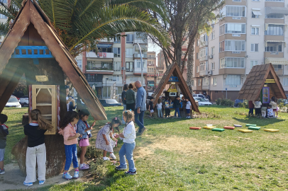 Gemlik’te sahil kitaplıkları çocuklarla hayat buldu