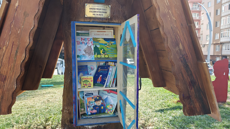 Gemlik’te sahil kitaplıkları çocuklarla hayat buldu - Bursa Hayat Gazetesi-3