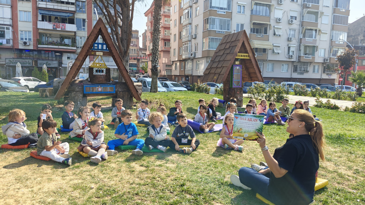 Gemlik’te sahil kitaplıkları çocuklarla hayat buldu - Bursa Hayat Gazetesi-2