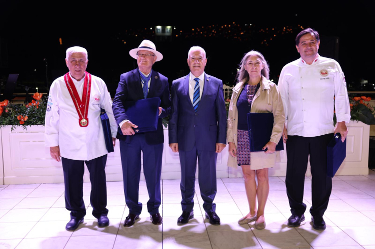 “Tescilden Tabağa Bursa Gastronomisi” kitabı tanıtıldı - Bursa Hayat Gazetesi-2