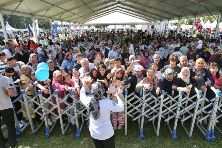 Ünlü şefler Bursa'nın yöresel lezzetlerini tabaklarında yorumladı - Bursa Hayat Gazetesi-2
