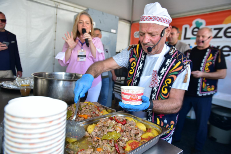 Ünlü şefler Bursa'nın yöresel lezzetlerini tabaklarında yorumladı - Bursa Hayat Gazetesi-7