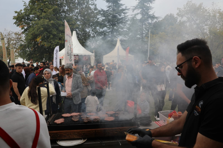 Bursa'da 3 gün süren lezzet buluşması: Gastronomi Festivali binlerce kişiyi ağırladı - Bursa Hayat Gazetesi-4