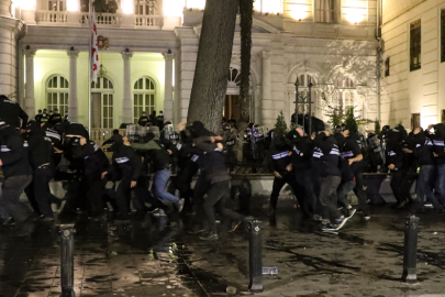 Gürcistan’da sokaklar savaş alanına döndü!