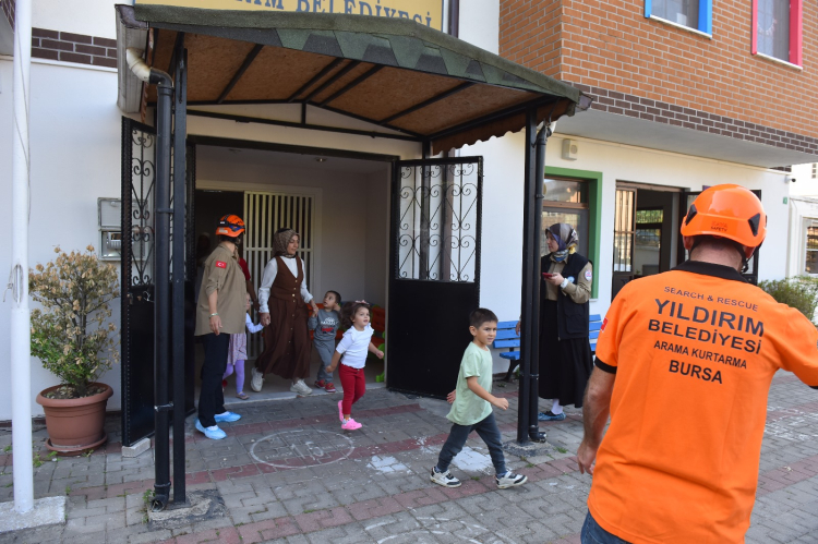 Yıldırım’da miniklere afet ve yangın farkındalık eğitimi - Bursa Hayat Gazetesi-4