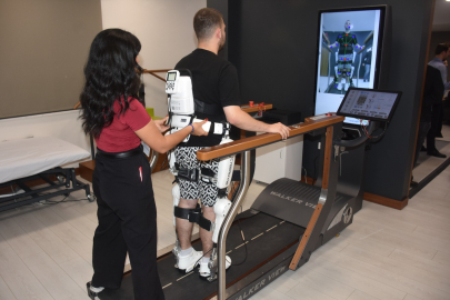 Düşünce gücüyle çalışan giyilebilir robot teknolojisi Bursa’da tanıtıldı