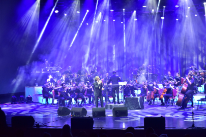Ertelenen konserler yeniden başladı: Fettah Can Bursa’yı büyüledi