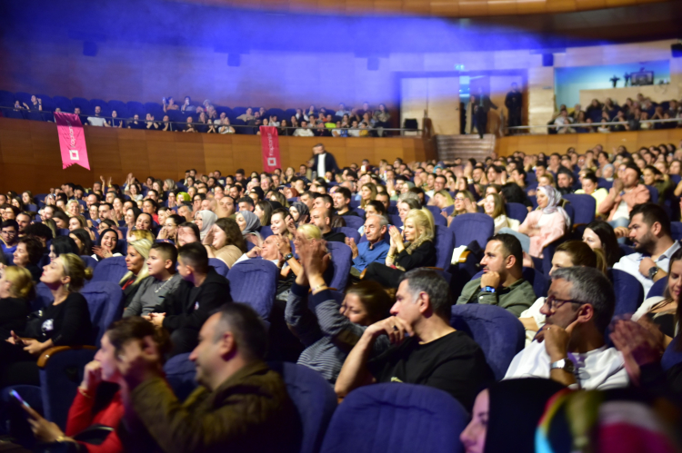 Ertelenen konserler yeniden başladı: Fettah Can Bursa’yı büyüledi - Bursa Hayat Gazetesi-3